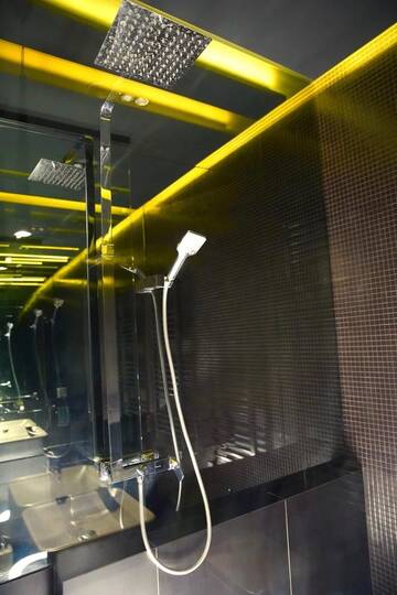 Фото номера Апартаменты с 1 спальней Апартаменты the FENDI -In City Center г. Киев 19