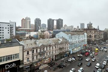 Фото номера Апартаменты с 3 спальнями Апартаменты V 80-28 MODERN SUPER LOFT - THREE NEW 3BEDROOMS 100 m2 FOR BIG COMPANY, GOOD VIEW ON OLYMPIC STADIUM, Velyka Vasylkivska St, 80 г. Киев 45