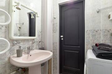 Фото номера Апартаменты с 3 спальнями Апартаменты V 80-28 MODERN SUPER LOFT - THREE NEW 3BEDROOMS 100 m2 FOR BIG COMPANY, GOOD VIEW ON OLYMPIC STADIUM, Velyka Vasylkivska St, 80 г. Киев 42