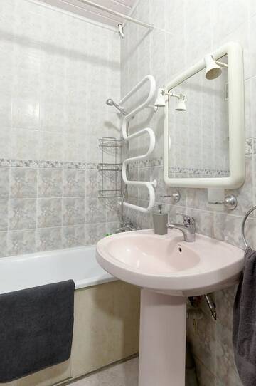Фото номера Апартаменты с 3 спальнями Апартаменты V 80-28 MODERN SUPER LOFT - THREE NEW 3BEDROOMS 100 m2 FOR BIG COMPANY, GOOD VIEW ON OLYMPIC STADIUM, Velyka Vasylkivska St, 80 г. Киев 44