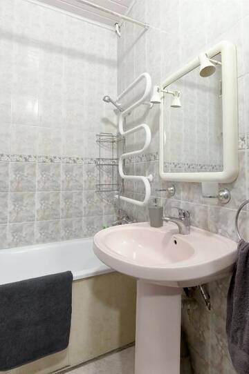 Фото номера Апартаменты с 3 спальнями Апартаменты V 80-28 MODERN SUPER LOFT - THREE NEW 3BEDROOMS 100 m2 FOR BIG COMPANY, GOOD VIEW ON OLYMPIC STADIUM, Velyka Vasylkivska St, 80 г. Киев 58
