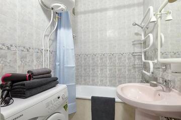 Фото номера Апартаменты с 3 спальнями Апартаменты V 80-28 MODERN SUPER LOFT - THREE NEW 3BEDROOMS 100 m2 FOR BIG COMPANY, GOOD VIEW ON OLYMPIC STADIUM, Velyka Vasylkivska St, 80 г. Киев 59