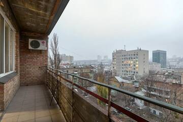Фото номера Апартаменты с 3 спальнями Апартаменты V 80-28 MODERN SUPER LOFT - THREE NEW 3BEDROOMS 100 m2 FOR BIG COMPANY, GOOD VIEW ON OLYMPIC STADIUM, Velyka Vasylkivska St, 80 г. Киев 70