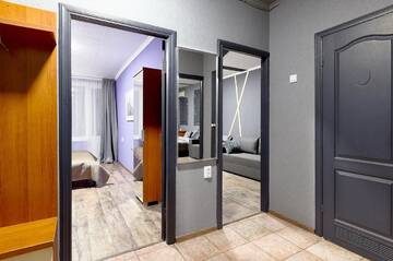 Фото номера Апартаменты с 3 спальнями Апартаменты V 80-28 MODERN SUPER LOFT - THREE NEW 3BEDROOMS 100 m2 FOR BIG COMPANY, GOOD VIEW ON OLYMPIC STADIUM, Velyka Vasylkivska St, 80 г. Киев 31