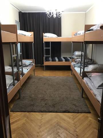Фото номера Кровать в общем номере для мужчин Хостелы Хостел в центре Киева. Метро Дворец Украина г. Киев 2