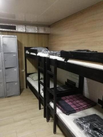 Фото номера Кровать в общем 6-местном номере Хостелы Hostel on metro Svyatoshino Kak doma г. Киев 3