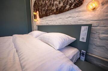 Фото номера Двухместный номер с 1 кроватью Отель Kyiv Panorama Apartments near Gulliver г. Киев 12