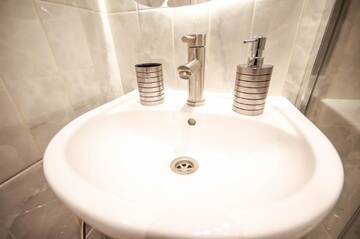 Фото номера Трехместный номер Отель Kyiv Panorama Apartments near Gulliver г. Киев 5