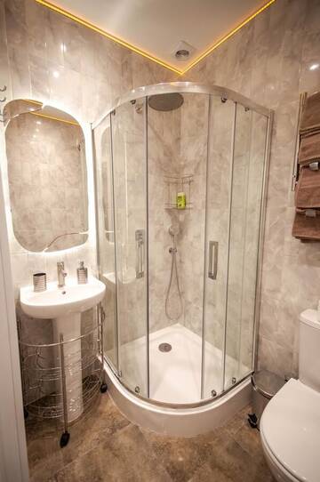 Фото номера Трехместный номер Отель Kyiv Panorama Apartments near Gulliver г. Киев 6