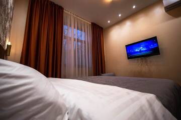 Фото номера Трехместный номер Отель Kyiv Panorama Apartments near Gulliver г. Киев 11