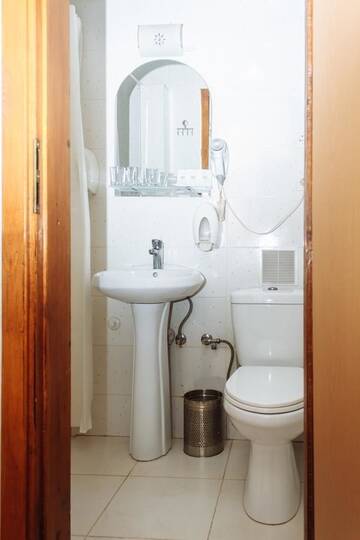 Фото номера Двухместный номер с 2 двуспальными кроватями Отель Complex Verhovina Hotel&amp;Restaurant г. Киев 5