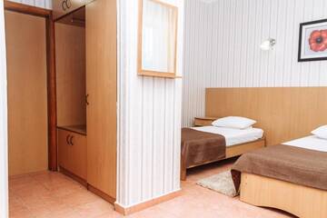 Фото номера Двухместный номер с 2 двуспальными кроватями Отель Complex Verhovina Hotel&amp;Restaurant г. Киев 7