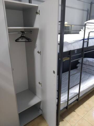 Фото номера Двухместный номер с 2 отдельными кроватями Хостелы MegaHostel г. Киев 7