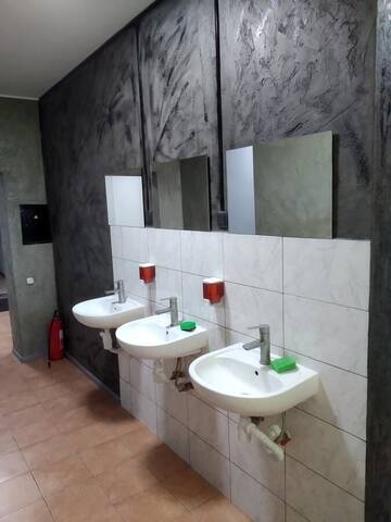 Фото номера Двухместный номер с 2 отдельными кроватями Хостелы MegaHostel г. Киев 11