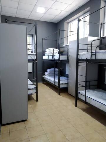 Фото номера Спальное место на двухъярусной кровати в общем номере для мужчин Хостелы MegaHostel г. Киев 23
