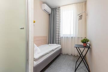 Фото номера Одноместный номер с душем Мини-отель Unik Apart г. Киев 3