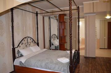 Фото номера Люкс с видом на озеро Отель SunLake Hotel Osokorki г. Киев 7
