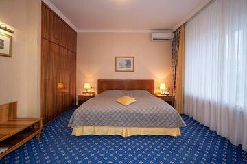 Фото номера Люкс с 2 спальнями Апартаменты Kiev Lypki Signature Apartments г. Киев 7