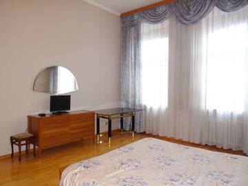 Фото номера Апартаменты с 3 спальнями Апартаменты KyivHome with 3bedrooms, Jaccuzzi, Sauna г. Киев 30