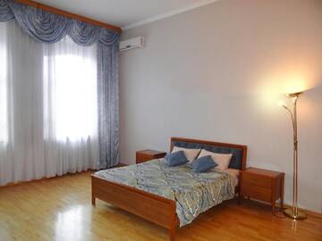 Фото номера Апартаменты с 3 спальнями Апартаменты KyivHome with 3bedrooms, Jaccuzzi, Sauna г. Киев 67