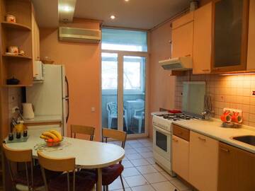 Фото номера Апартаменты с 3 спальнями Апартаменты KyivHome with 3bedrooms, Jaccuzzi, Sauna г. Киев 34