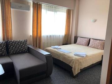 Фото номера Трехместный номер с душем Отель Mini Hotel on Brovarskaya г. Киев 11