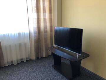 Фото номера Трехместный номер с душем Отель Mini Hotel on Brovarskaya г. Киев 13