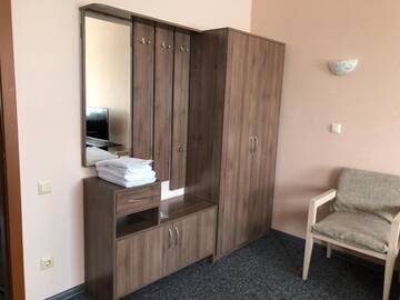 Фото номера Трехместный номер с душем Отель Mini Hotel on Brovarskaya г. Киев 18