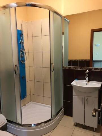 Фото номера Трехместный номер с душем Отель Mini Hotel on Brovarskaya г. Киев 19