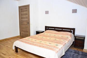Фото номера Четырехместный номер с видом на озеро Отель Mini Hotel on Brovarskaya г. Киев 6