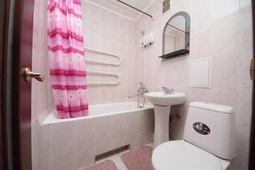 Фото номера Апартаменты Апартаменты ЦЕНТР,1К КВАРТИРА М.КЛОВСКАЯ г. Киев 30