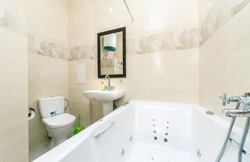 Фото номера Апартаменты с гидромассажной ванной Апартаменты hotrent City Deluxe Ivana Franko г. Киев 11