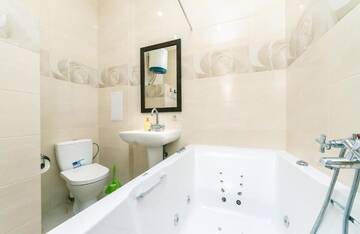 Фото номера Апартаменты с гидромассажной ванной Апартаменты hotrent City Deluxe Ivana Franko г. Киев 22
