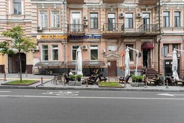 Фото номера Четырехместный номер «Премиум» Апартаменты Pushkinskaya Apartments г. Киев 9