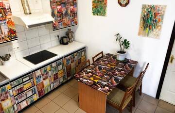 Фото номера Кровать в общем 8-местном номере для мужчин и женщин Хостелы Alla House Hostel г. Киев 7