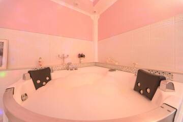 Фото номера Апартаменты-студио Апартаменты Apartment with Jacuzzi Kiev г. Киев 34