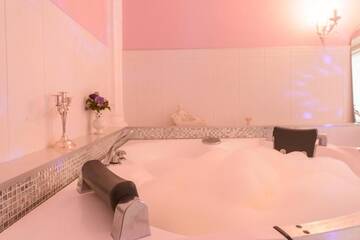 Фото номера Апартаменты-студио Апартаменты Apartment with Jacuzzi Kiev г. Киев 38