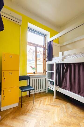 Фото номера Кровать в общем 6-местном номере для мужчин и женщин Хостелы Sun City Hostel 2 г. Киев 5