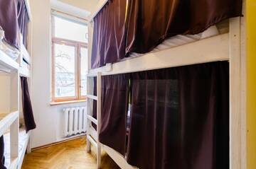 Фото номера Кровать в общем 6-местном номере для мужчин и женщин Хостелы Sun City Hostel 2 г. Киев 2