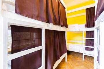 Фото номера Кровать в общем 6-местном номере для мужчин и женщин Хостелы Sun City Hostel 2 г. Киев 3