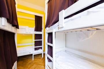 Фото номера Кровать в общем 6-местном номере для мужчин и женщин Хостелы Sun City Hostel 2 г. Киев 4