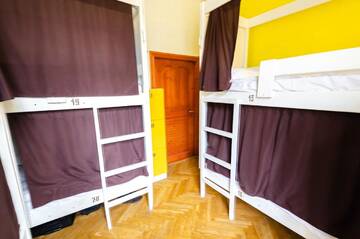 Фото номера Кровать в общем 6-местном номере для мужчин и женщин Хостелы Sun City Hostel 2 г. Киев 3