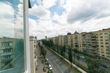 Фото номера Апартаменты с балконом Апартаменты Bulvar Lesi Ukrainki 15a г. Киев 8