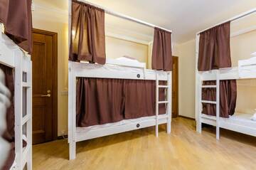 Фото номера Кровать в общем 8-местном номере для мужчин и женщин Хостелы Sun City Hostel 3 г. Киев 4