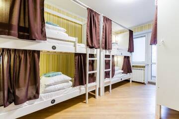 Фото номера Кровать в общем 6-местном номере Хостелы Sun City Hostel 3 г. Киев 3