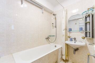 Фото номера Кровать в общем 8-местном номере для мужчин и женщин Хостелы Sun City Hostel 3 г. Киев 5