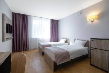 Фото номера Двухместный номер с 2 отдельными кроватями Отель Favor Sport Hotel г. Киев 7