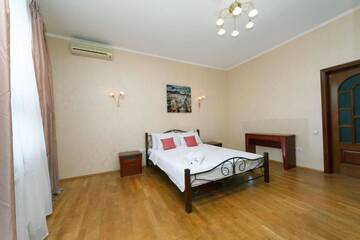 Фото номера Апартаменты с 3 спальнями Апартаменты Apartments near the Olympic Stadium г. Киев 71