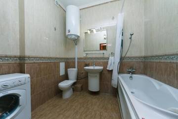 Фото номера Апартаменты с 3 спальнями Апартаменты Apartments near the Olympic Stadium г. Киев 60