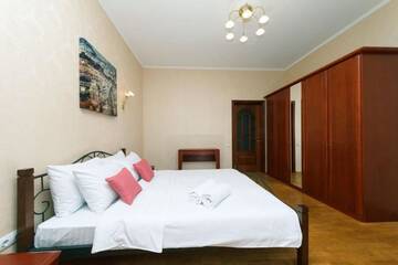 Фото номера Апартаменты с 3 спальнями Апартаменты Apartments near the Olympic Stadium г. Киев 88